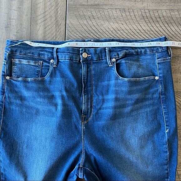 Good American Good Waist Crop Jeans in Medium/Dark Wash with Raw Edge Hem - 24W - Picture 7 of 13